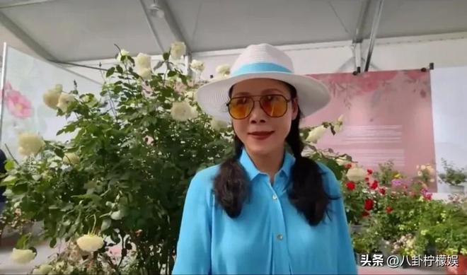 会获一群人招待排场大身材瘦了很多j9平台田震现身第九届国际月季大(图7)