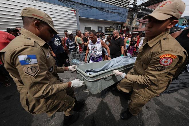 名警察围剿121人死亡毒贩无人机扔炸弹头号头目逃脱j9九游会真人第一品牌巴西最致命反毒行动：2500(图4)